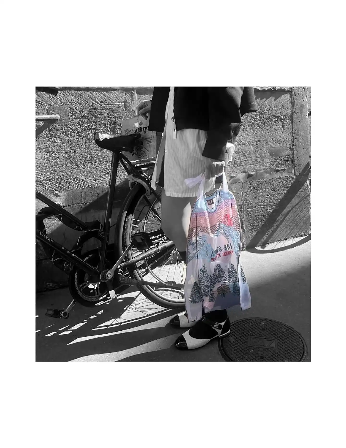 🏔️ From après-ski to après-chic ❄️

A cozy sweater turned into a light organza bag!

From mountain peaks to city streets, style follows you.

#BrigitteTanaka #AprèsSki #OrganzaBag #BTStyle