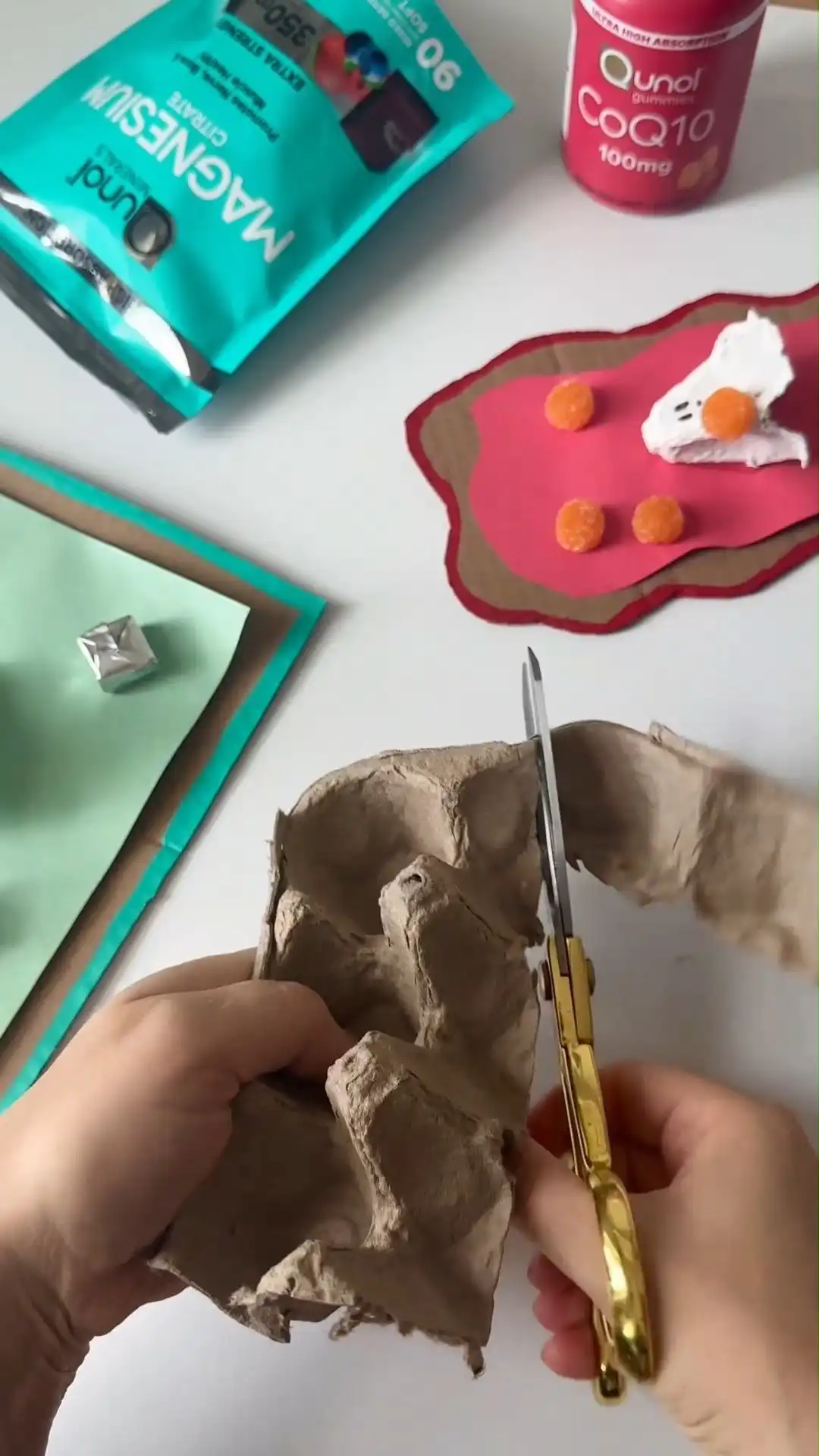 Still need to decorate? It's time for DIY! These last-minute Halloween decorations have your name on them. Bets part: it can be made with things already around your home.