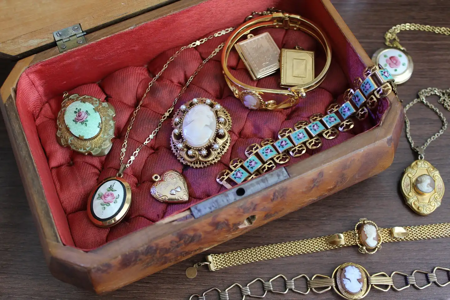 Our latest vintage treasures have officially landed on the site! From hand-painted floral pieces to ornate cameo bracelets and earrings! 💐💛

These heirloom-inspired beauties won’t last long—shop now and add a little antique charm to your collection.

🛍️ Available now at ThriftAntiques.com
📦 Local Pickup added at checkout
💌 DM us for any questions!

#ThriftAntiques #VintageJewelry #CameoLove #AntiqueFinds #JewelryDrop #HeirloomStyle #ThriftedTreasures #TimelessStyle
