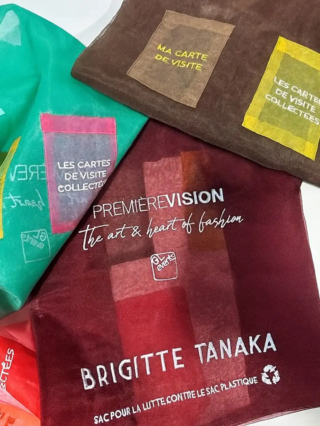 パリの展示会Premiere VisionのVipのお客様にお配りする用のコラボレーションバッグを作らせていただきました。

We created a special collaboration bag for the VIP guests of Première Vision in Paris.